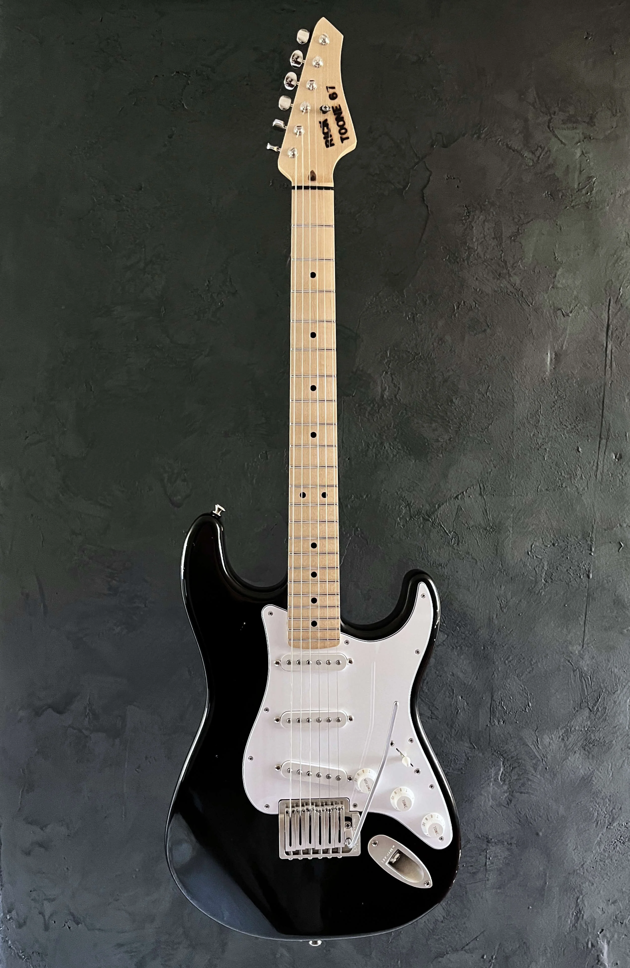 ギター Tonny Black Nitro — RICK TOONE '67